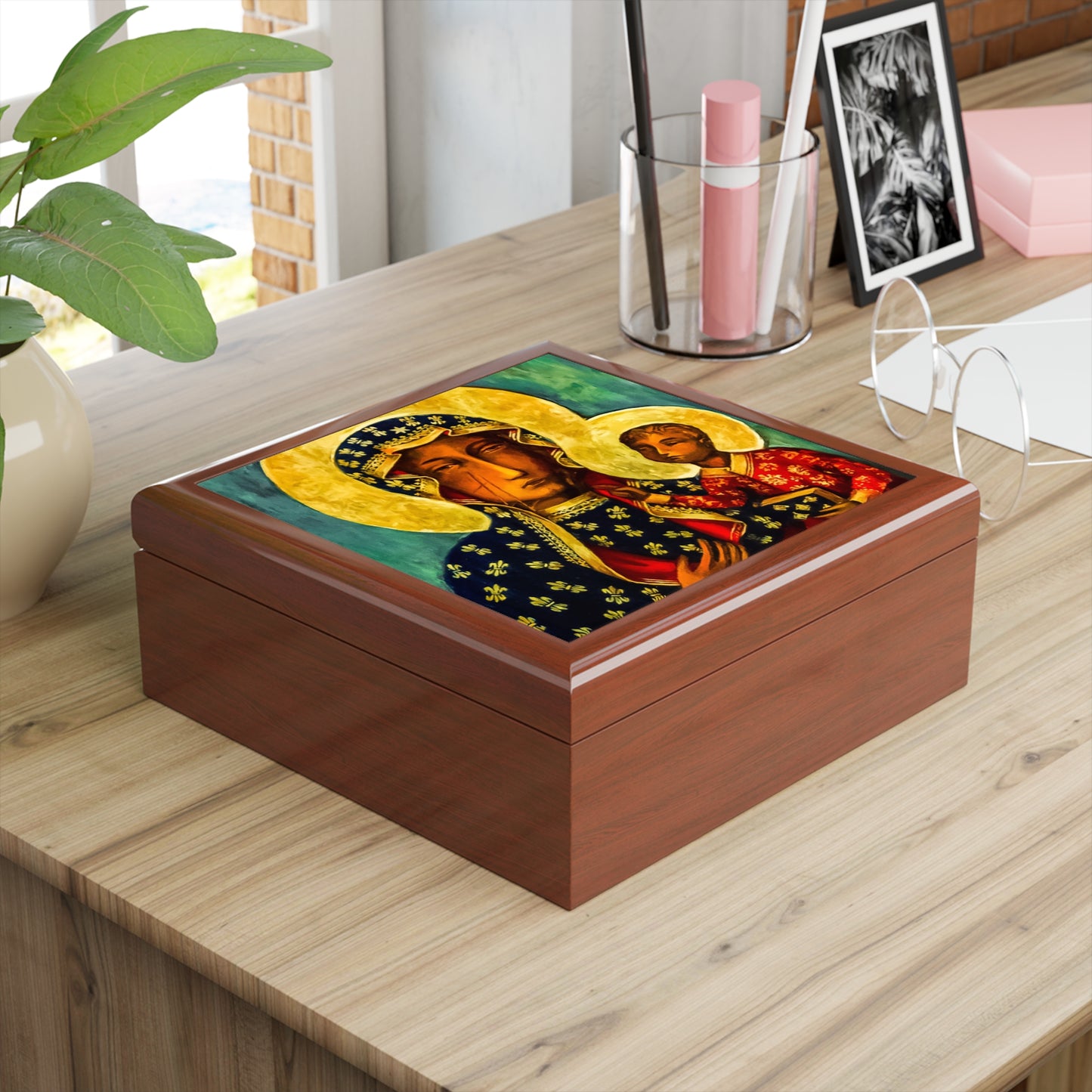 Holy Mother of Czestochowa #JewelryBox #ReliquaryBox